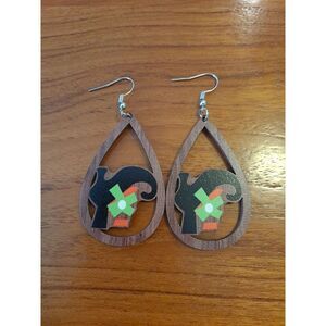 Halloween Wood Witches Feet Teardrop Earrings‎ New Not Worn